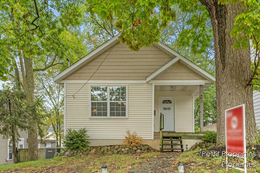 743 College NE Avenue, Grand Rapids, MI 49503