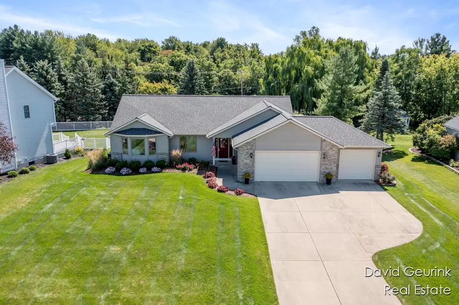 10446 Hunters Creek Drive, Zeeland, MI 49464