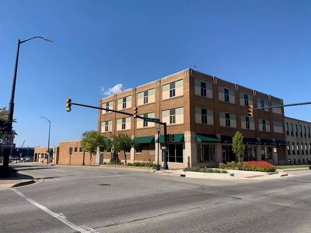 Holland, MI 49423,166 S River Avenue