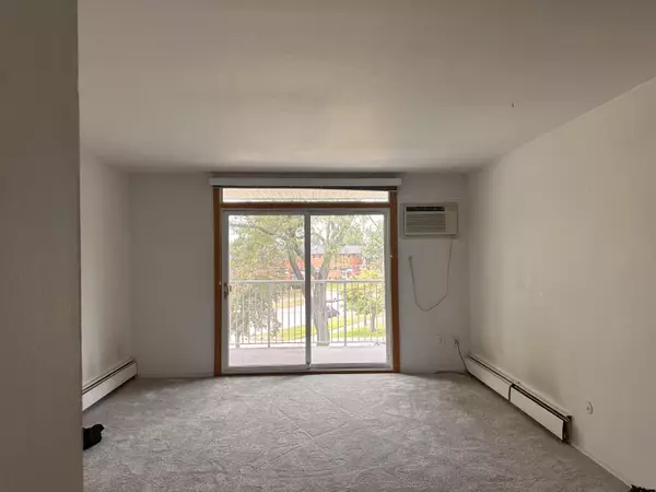 Royal Oak, MI 48073,4921 N Crooks Road #N-10