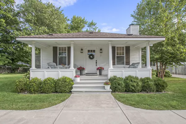 Three Oaks, MI 49128,7 E Beech Street