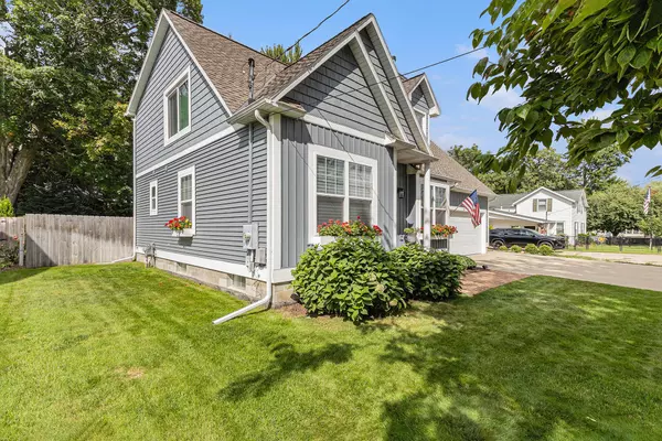 Spring Lake, MI 49456,527 River Street