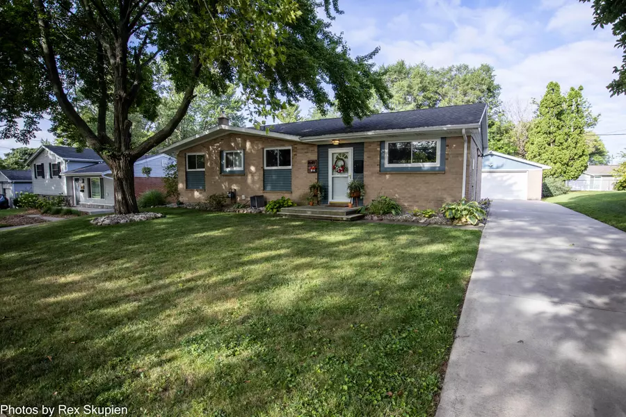 1649 Carlton NE Avenue, Grand Rapids, MI 49505