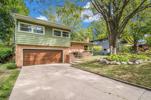 East Grand Rapids, MI 49506,2531 Boston SE Street