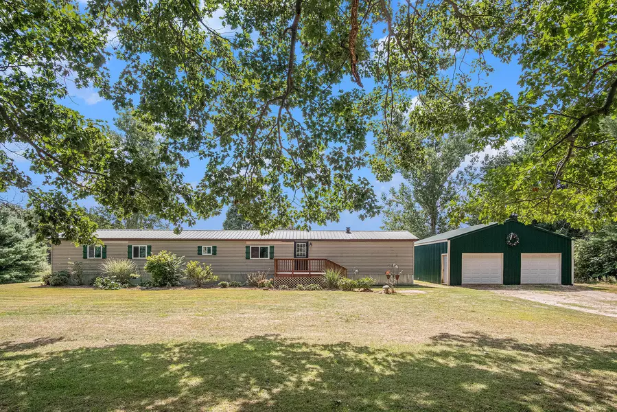 13660 18 Mile Road, Gowen, MI 49326