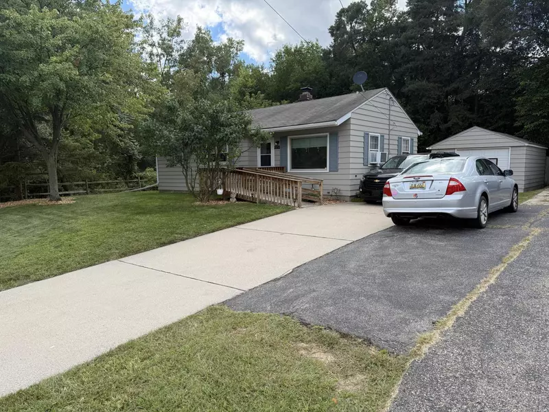 5545 Kalamazoo SE Avenue, Kentwood, MI 49508