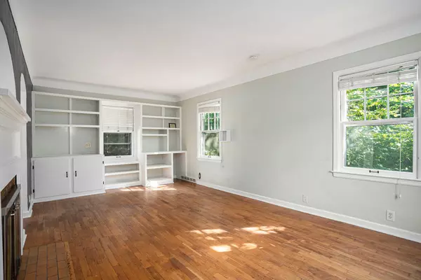 Kalamazoo, MI 49008,2512 Wellington Road