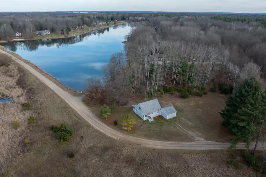 9996 Fawn Lake Drive, Stanwood, MI 49346