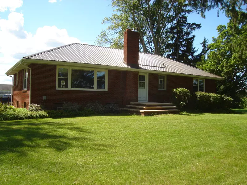 2512 W Wagner Road, Buchanan, MI 49107