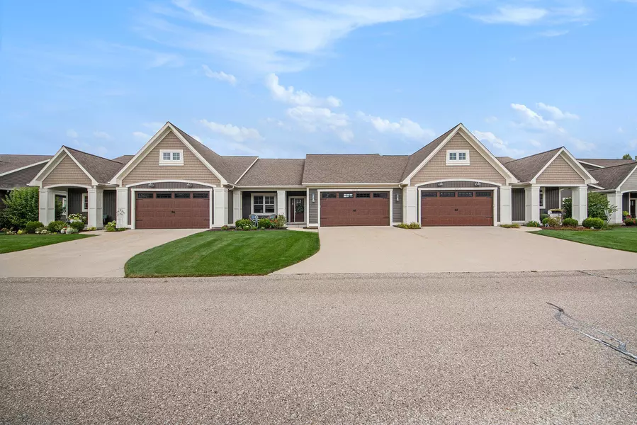 6516 Andre's Crossing, Grandville, MI 49418