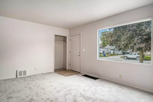 Grand Rapids, MI 49504,842 California NW Street