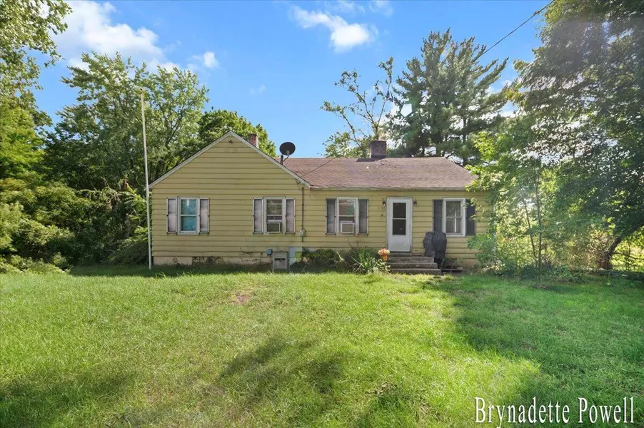 5788 W River Road, Belmont, MI 49306
