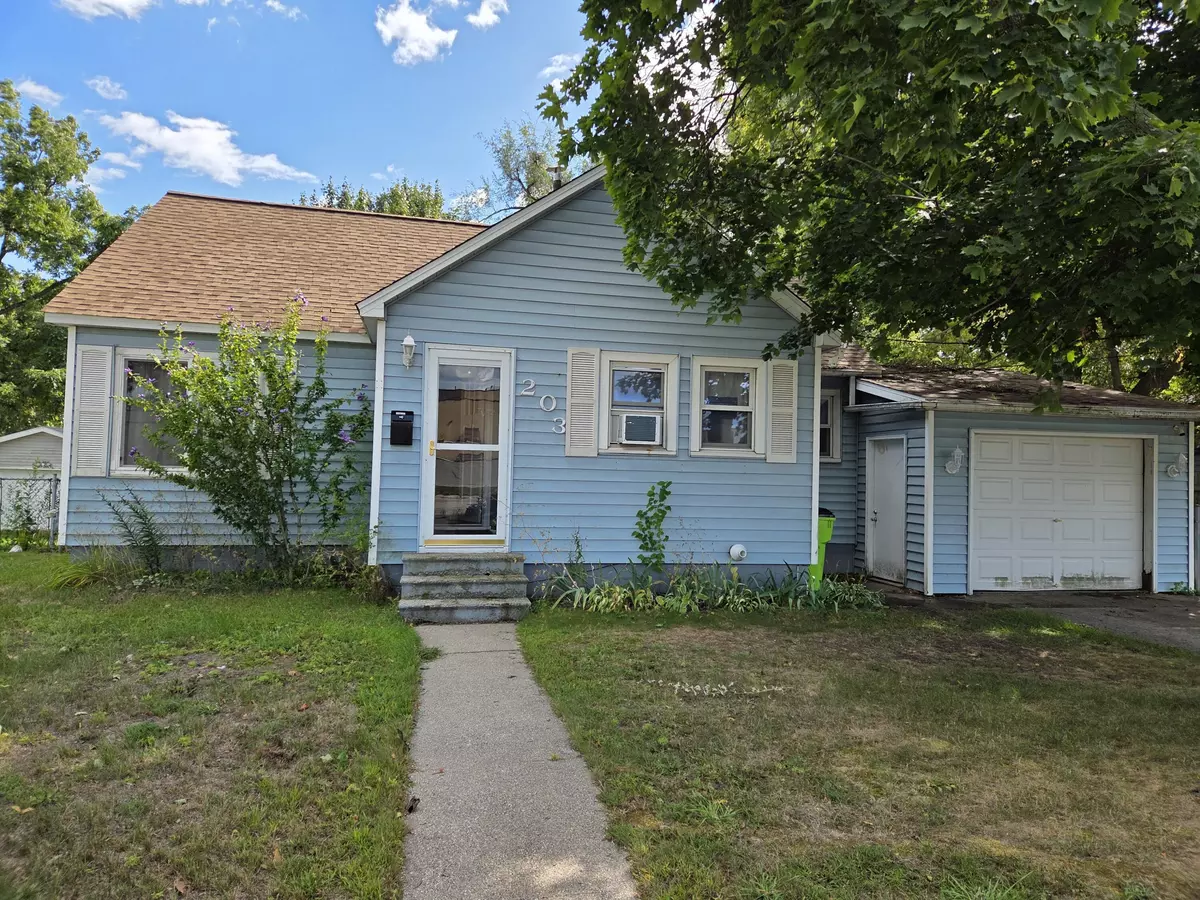 Greenville, MI 48838,203 E Van Deinse Street