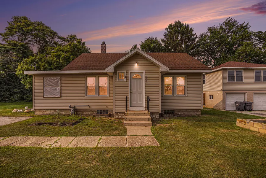 9049 Red Arrow Highway, Watervliet, MI 49098