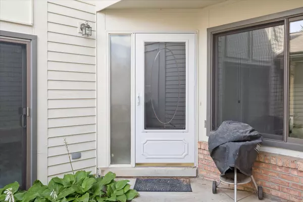 West Bloomfield, MI 48322,7020 BRIDGE WAY Way #14