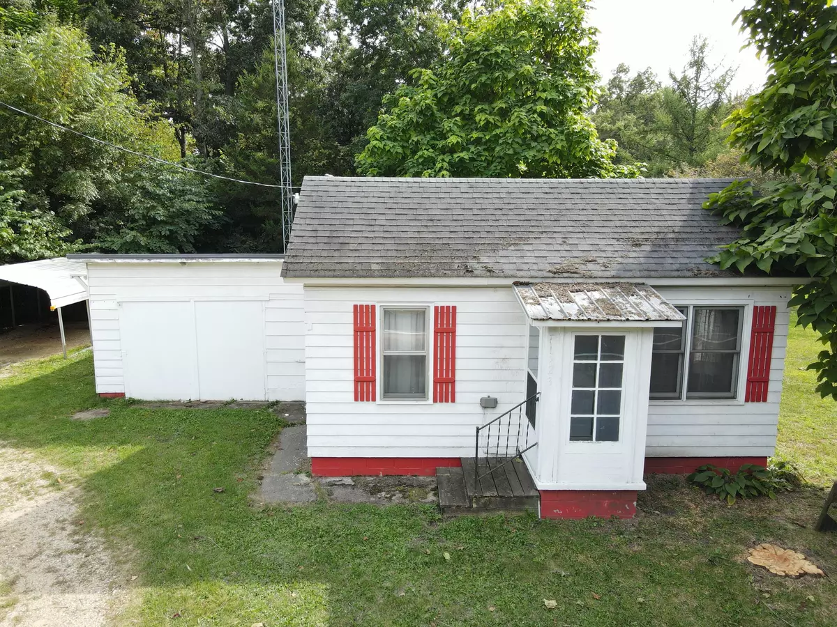 Lawton, MI 49065,523 White Oak Road