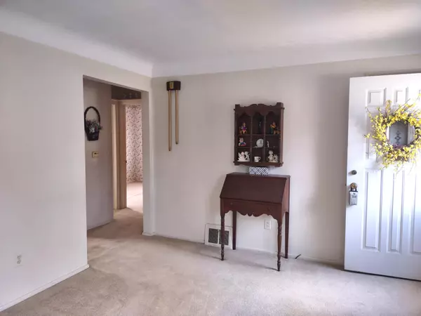 Wyoming, MI 49509,862 Cricklewood SW Street