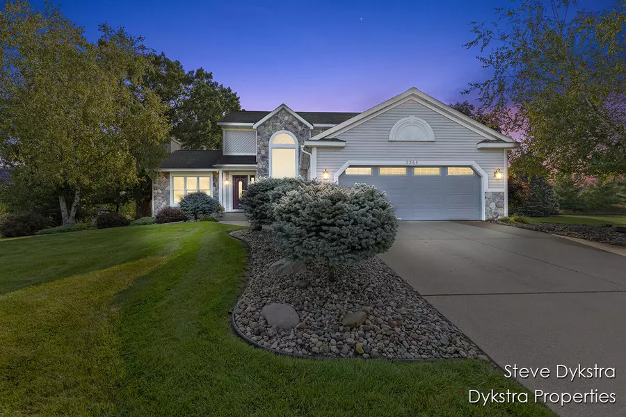 2264 Grand Valley NE Drive, Ada, MI 49301
