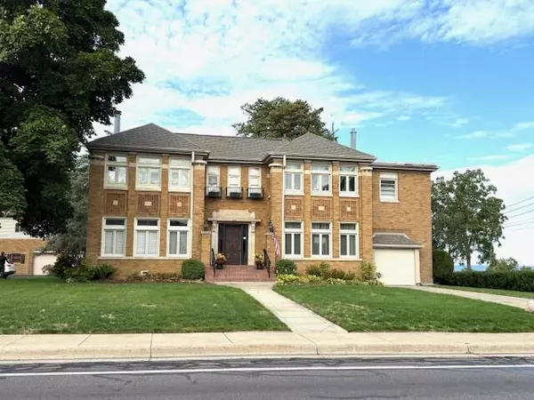 St. Joseph, MI 49085,1418 Lake Boulevard #1