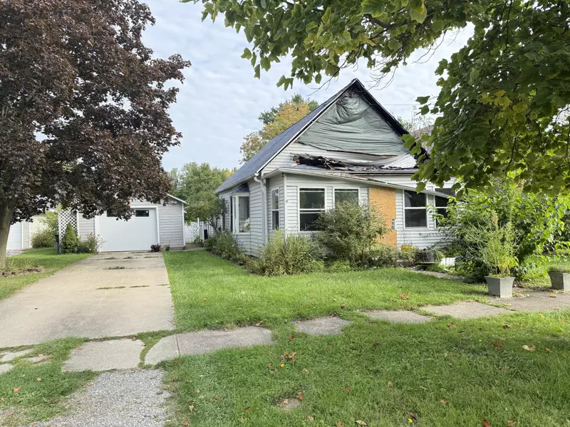 207 E Beech Street, Three Oaks, MI 49128