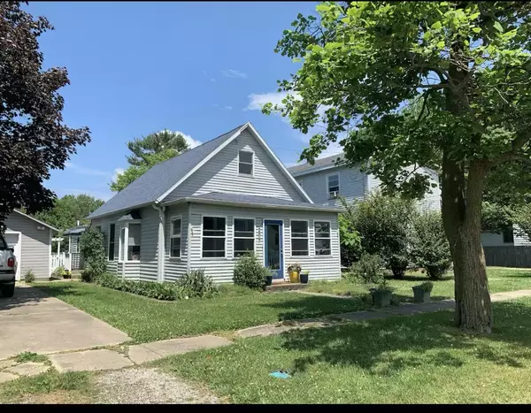 Three Oaks, MI 49128,207 E Beech Street