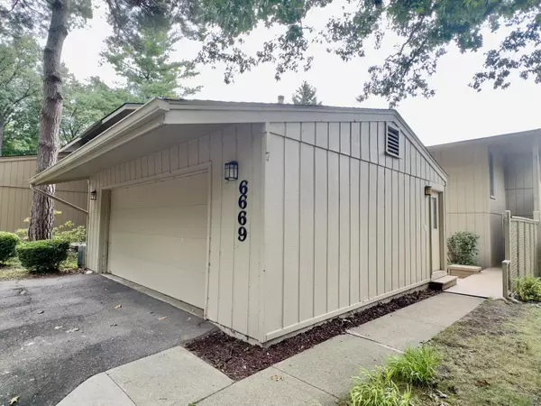 West Bloomfield, MI 48324,6669 Red Cedar Lane