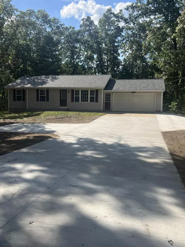 Newaygo, MI 49337,9237 Spruce Avenue