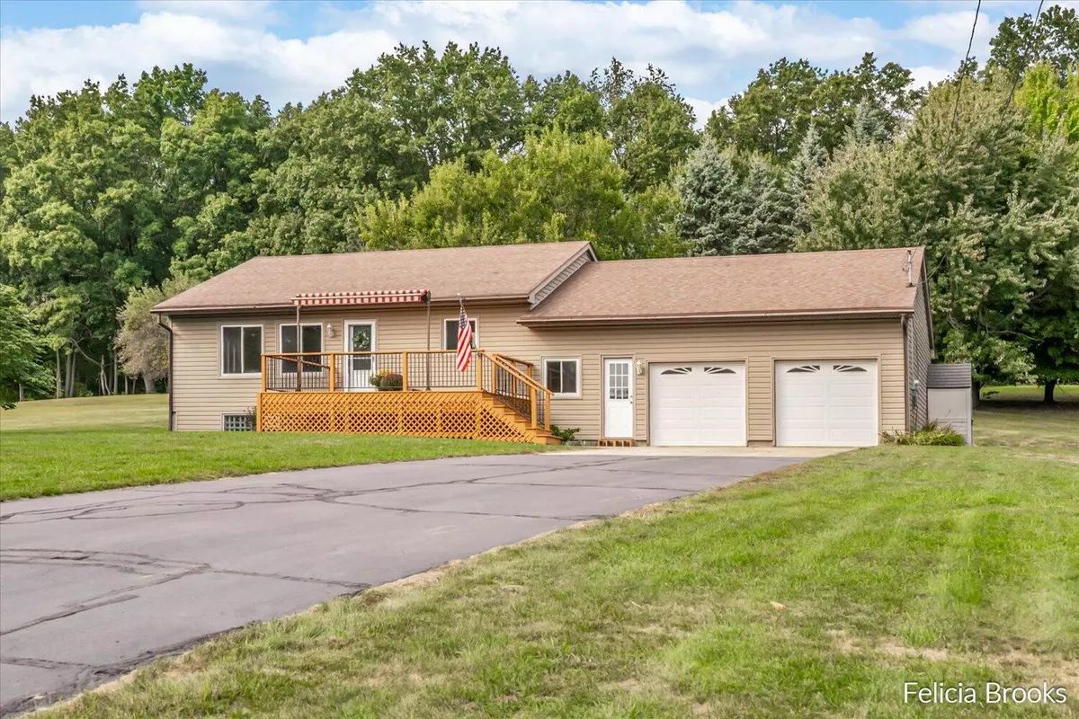 Alto, MI 49302,8119 Sunset Lane