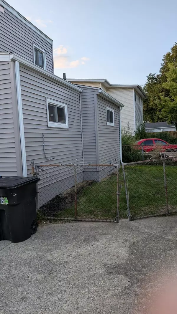 Flint, MI 48503,2037 SEYMOUR Avenue