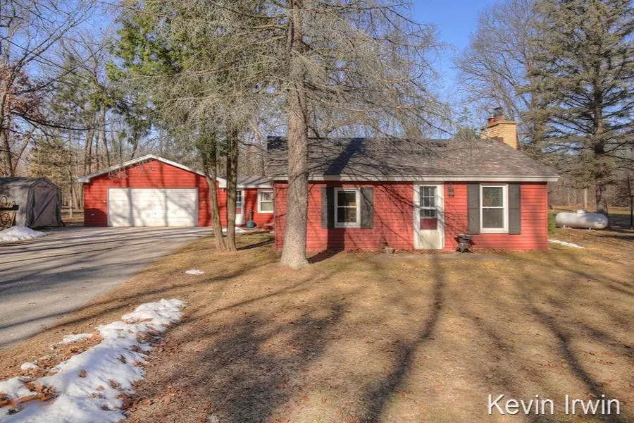 8979 N Maple Hill Road, Howard City, MI 49329