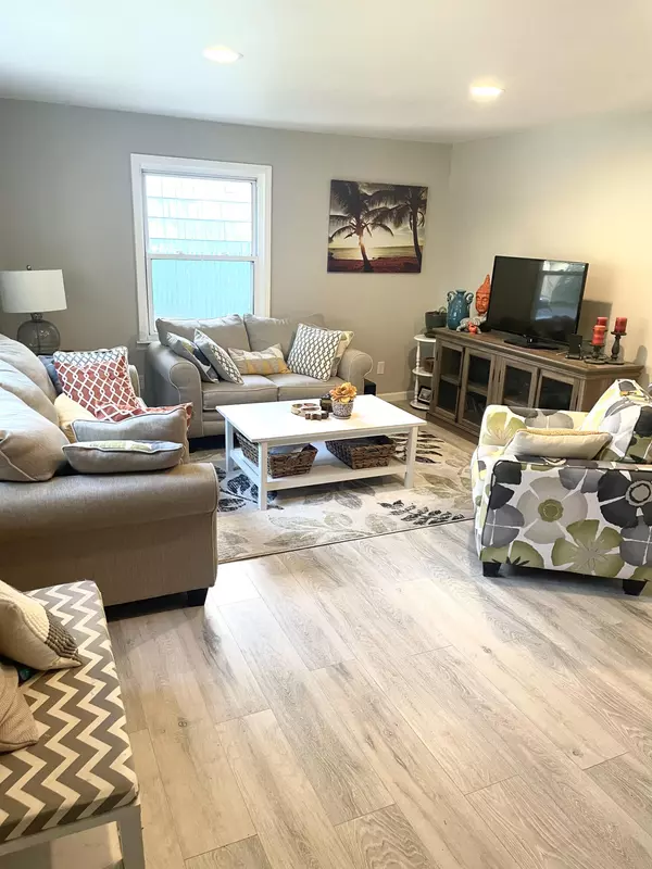 Troy, MI 48083,1044 Larchwood Avenue