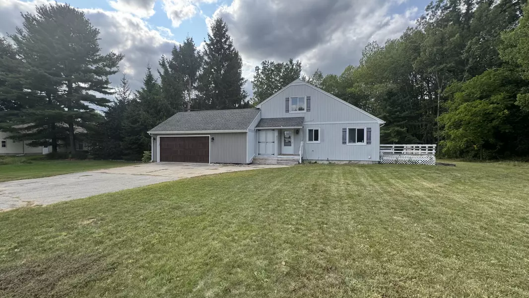 8277 Peninsula Drive, Stanwood, MI 49346