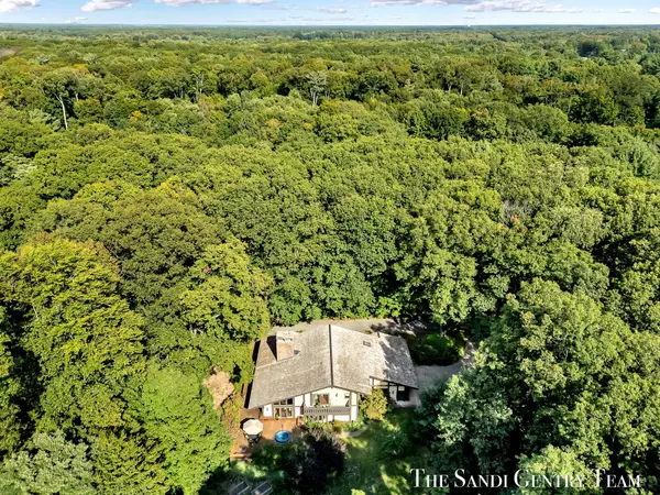 12879 Lakeshore Drive, Grand Haven, MI 49417