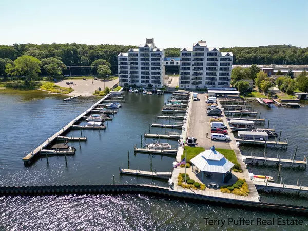 Muskegon, MI 49441,2964 Lakeshore Drive #E403