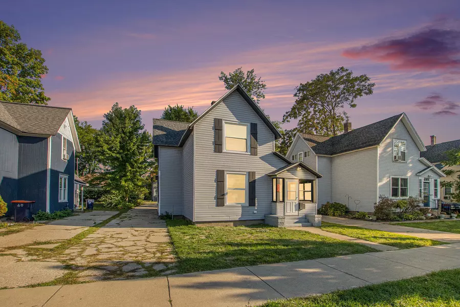 215 W 14th Street, Holland, MI 49423