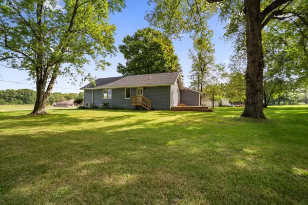 7452 Red Arrow Highway, Watervliet, MI 49098