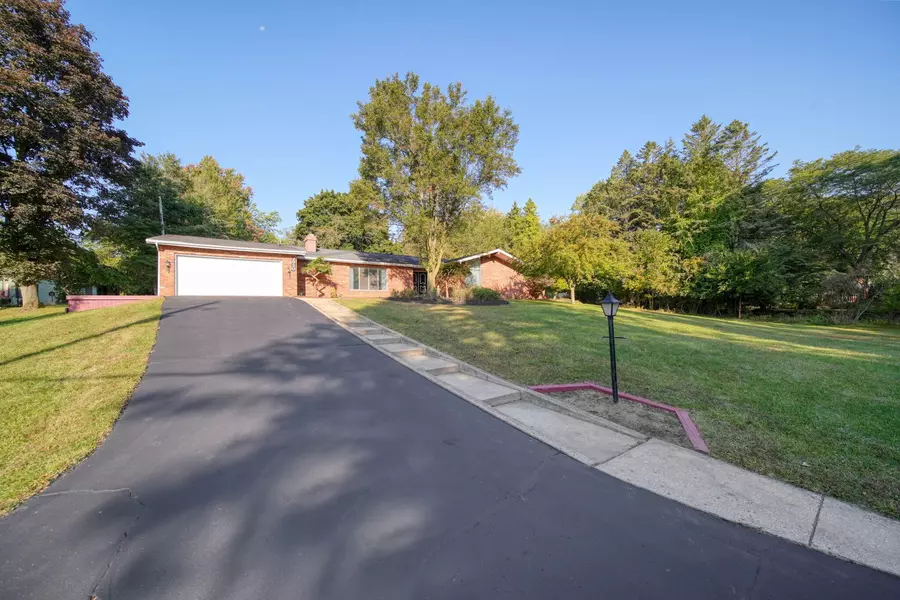 2930 Robinson Road, Jackson, MI 49203