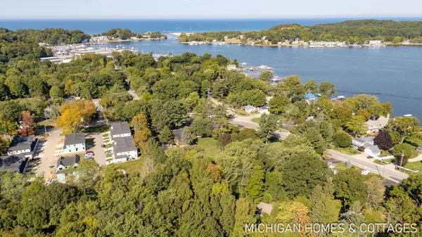 Holland, MI 49423,1992 S Shore Drive #3