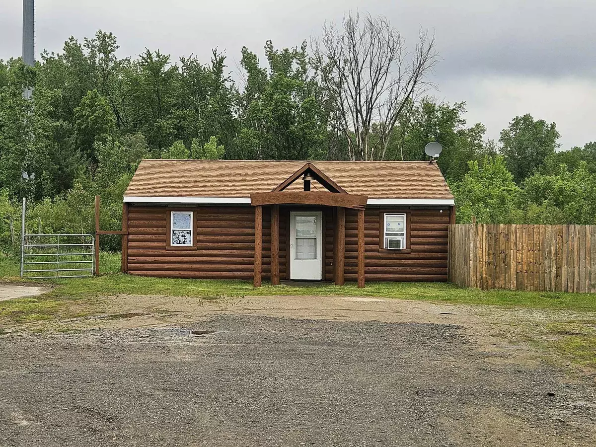 Three Oaks, MI 49128,5463 U.S. Highway 12