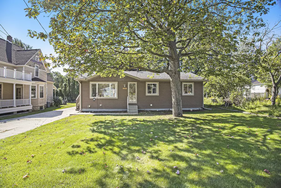 1600 Waverly Avenue, Grand Haven, MI 49417