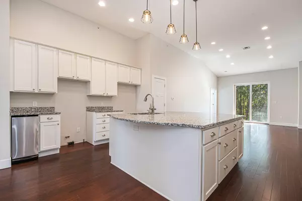 East Grand Rapids, MI 49506,735 Bagley SE Avenue #8