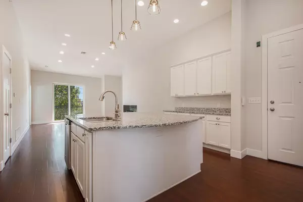 East Grand Rapids, MI 49506,735 Bagley SE Avenue #8