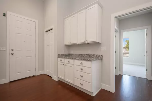 East Grand Rapids, MI 49506,735 Bagley SE Avenue #8