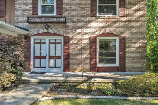 Ann Arbor, MI 48105,3523 Larchmont Drive