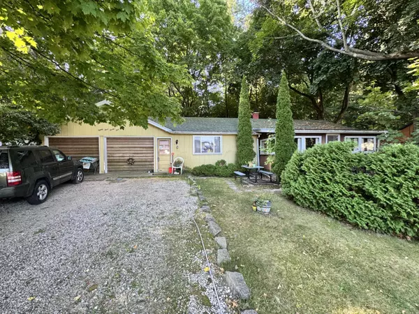 8324 Je-Ne-Be NE Drive, Rockford, MI 49341