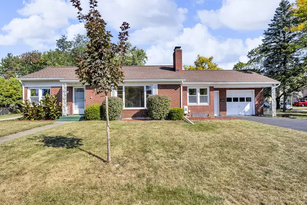 1302 Elmwood Avenue, Jackson, MI 49203