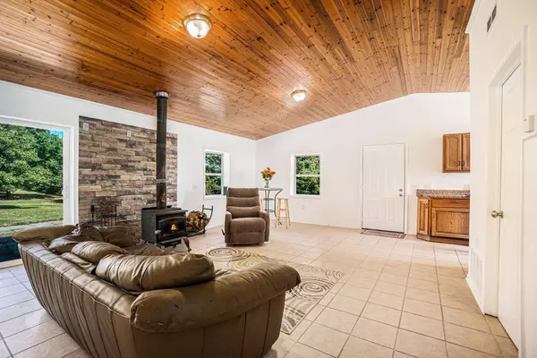 Three Rivers, MI 49093,10888 M-60