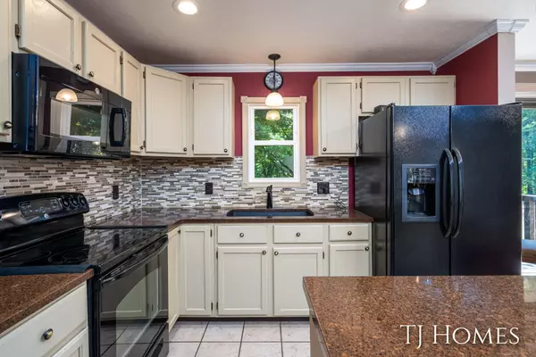 Ada, MI 49301,6654 5 Mile NE Road