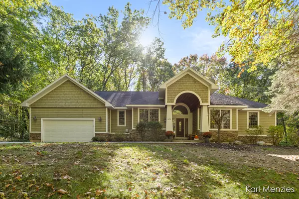 1290 Cramton NE Avenue, Ada, MI 49301