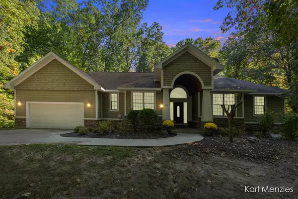 1290 Cramton NE Avenue, Ada, MI 49301